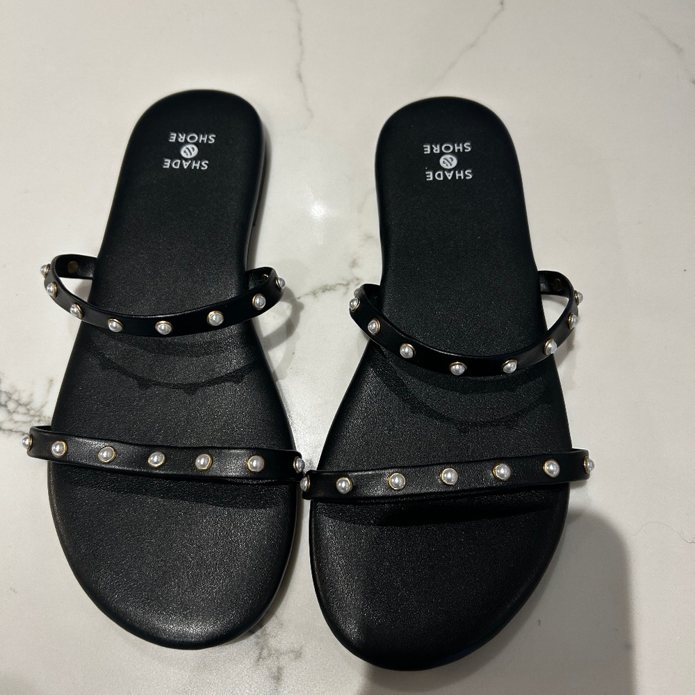 Sand and Shore *New* Size 7 Womens Sandals with Pearl Accents